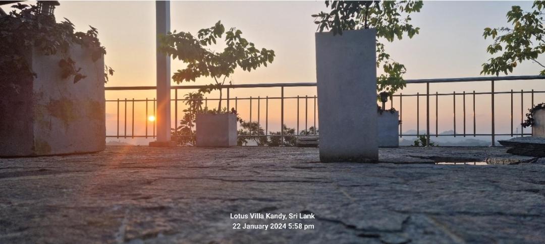Lotus Villa Kandy Peradeniya Bagian luar foto
