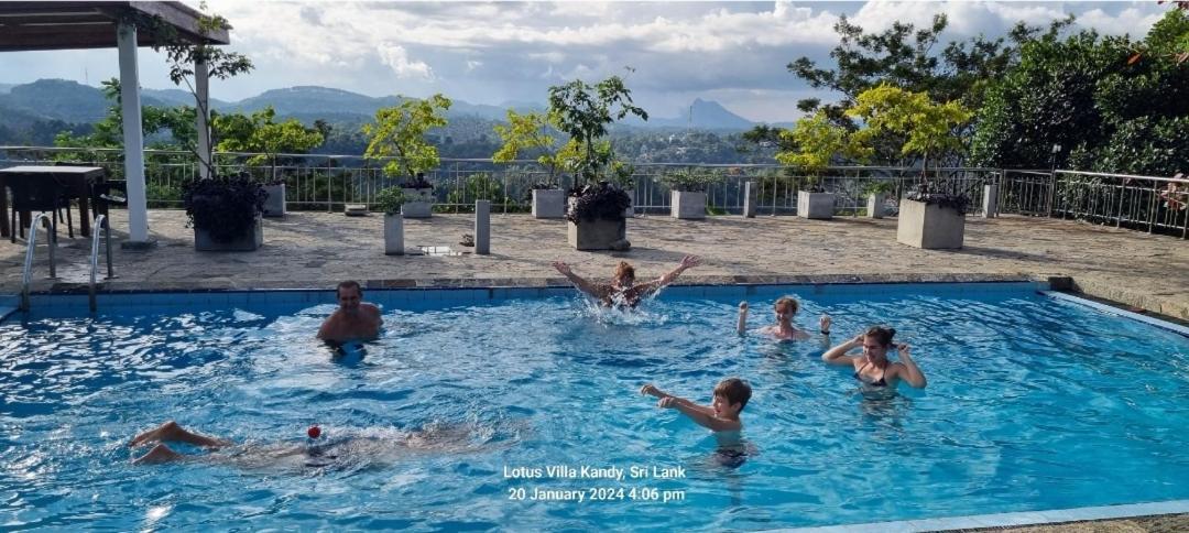 Lotus Villa Kandy Peradeniya Bagian luar foto