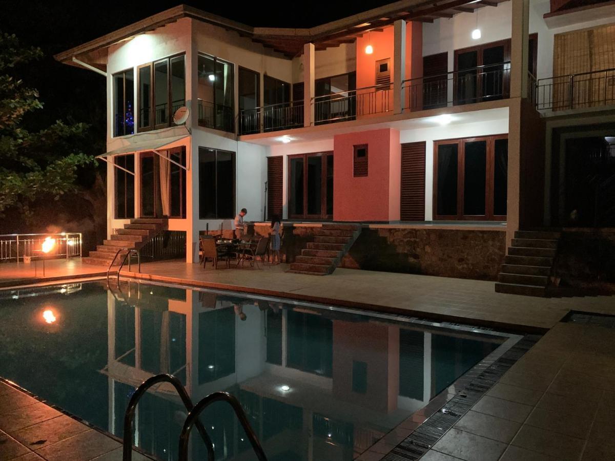 Lotus Villa Kandy Peradeniya Bagian luar foto
